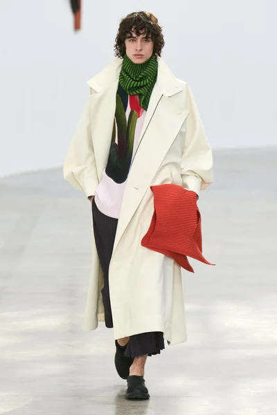 Look 10